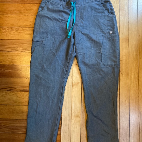 EUC Figs Yola graphite skinny scrub pants size LP - Picture 2 of 4